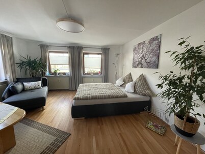 Gemütliche Ferienwohnung Direkt am Fahrrad- Wanderweg / 2 Gehminuten vom Badesee