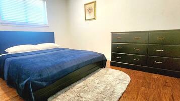 3 bedrooms, desk, iron/ironing board, free WiFi