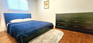 3 bedrooms, desk, iron/ironing board, free WiFi