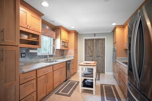 Private kitchen - 3 bedroom 2 bath single family home with Boat Slip in North Waterway Estates (Satellite Beach)