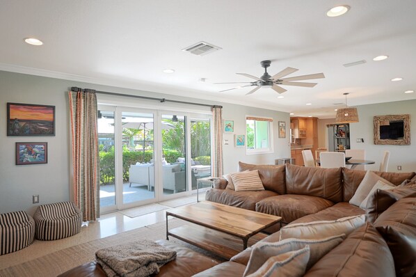 TV - 3 bedroom 2 bath single family home with Boat Slip in North Waterway Estates (Satellite Beach)