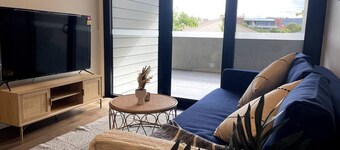 Specious apartment in Kingston, centrally located place.