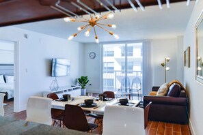 Living area - Exclusive condo at Brickell with pool (Miami)