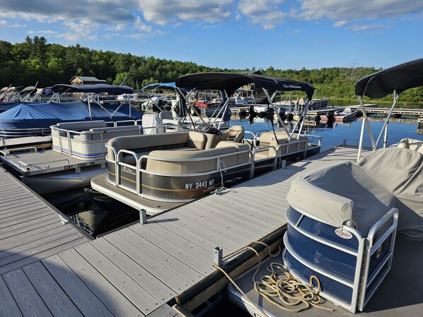 Marina - Dog Friendly, located Between Lake Placid and Saranac Lake with pontoon rentals (Ray Brook)