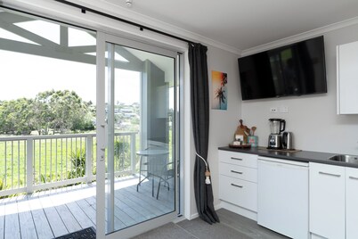 Banana Bungalow: serenity, views, tropical setting