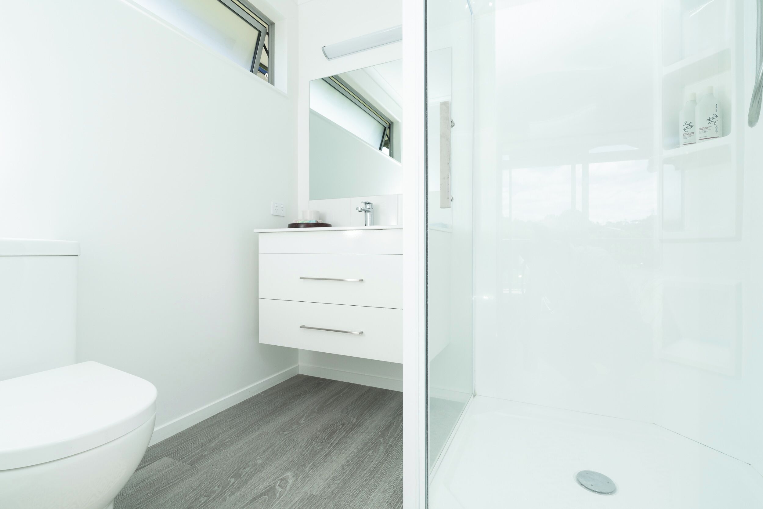 淋浴设施、吹风机、毛巾、肥皂