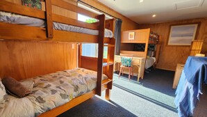 1 soverom, strykejern/-brett, reiseseng for barn og wi-fi (inkludert)