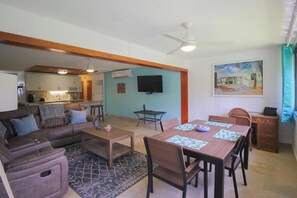 Smart TV - 2 Bedroom Sleeps 6 - Cozy Condo with beach access (St. Croix)