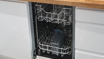 KĂŒhlschrank, Mikrowelle, Ofen, Herdplatte