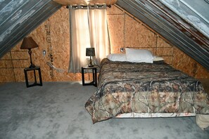 2 bedrooms, iron/ironing board, bed sheets - 10 miles from Clark’s Creek and 3 miles from Lake Mary (Woodville)