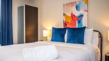 Condo | 2 phòng ngủ, trang trí khác biệt