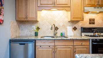 Condo | Private kitchen | Full-sized fridge, microwave, oven, stovetop