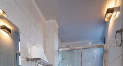 One Bedroom Apartment - Located 5 minutes away from the Airport.