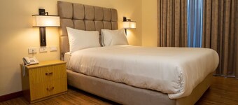 One Bedroom Apartment - Located 5 minutes away from the Airport.