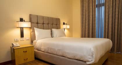 One Bedroom Apartment - Located 5 minutes away from the Airport.