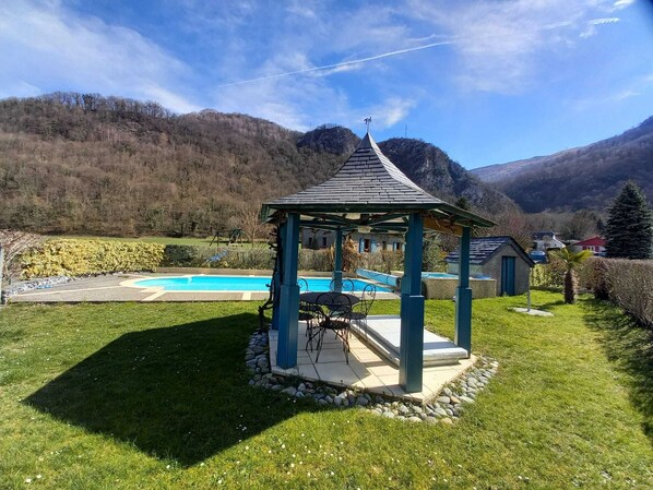 Outdoor pool, a heated pool