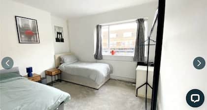 Lovely refurbished 4 bed property, with outside terrace