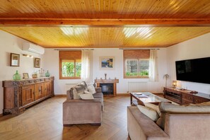 Smart TV, fireplace, video games, table football