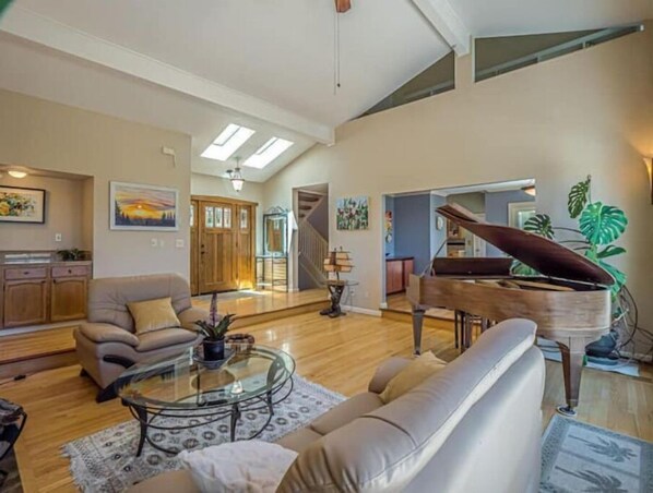 Smart TV, fireplace, table football, ping pong