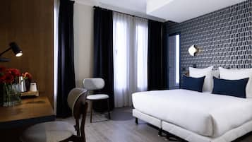 Superior tweepersoonskamer | Individueel gedecoreerd, individueel gemeubileerd, een bureau