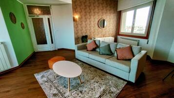 Smart TV, computer monitors