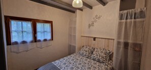 2 makuuhuonetta, silitysrauta/-lauta, vauvan matkasänky, ilmainen Wi-Fi