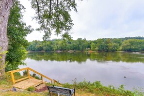 Property grounds - Peaceful Riverfront Retreat w/ Yoga & Art Studio! (Berryville)