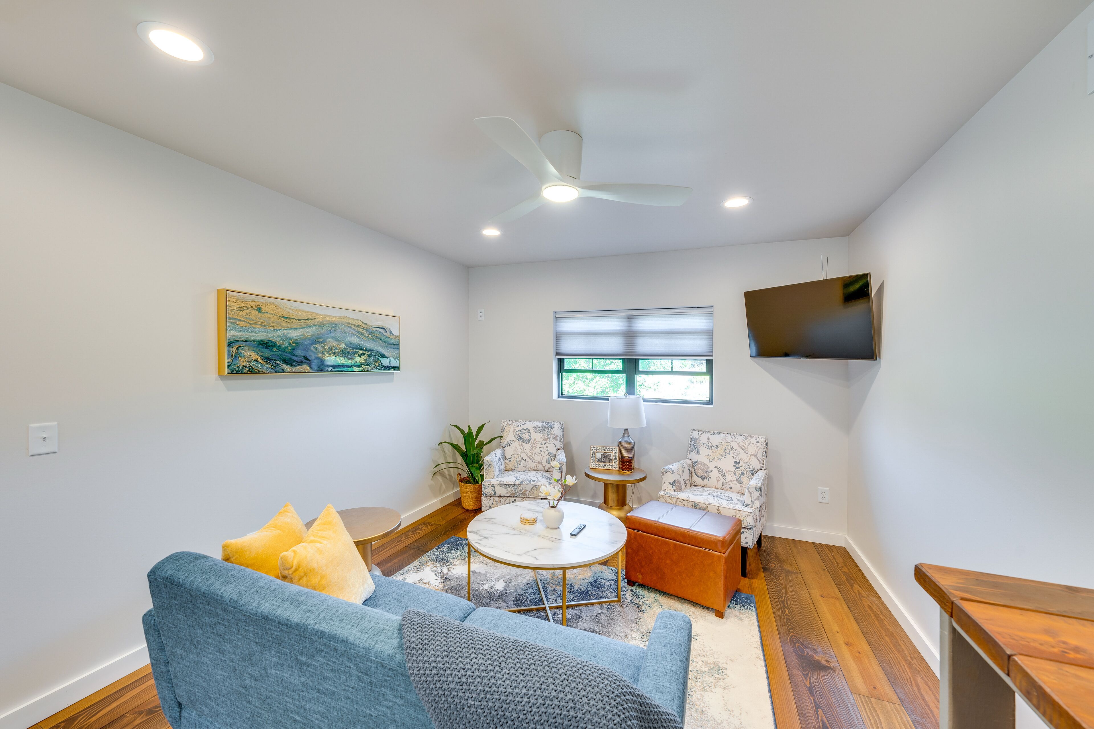 Airy Belleville Guest House with Deck!