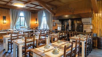 Desayuno buffet (EUR 16 por persona)