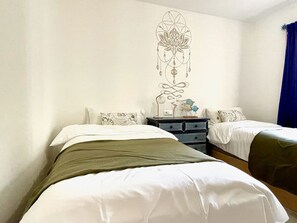 2 bedrooms, iron/ironing board, WiFi, bed sheets