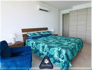 2 bedrooms - Luxury Oceanfront Condo In Mykonos  (Manta)