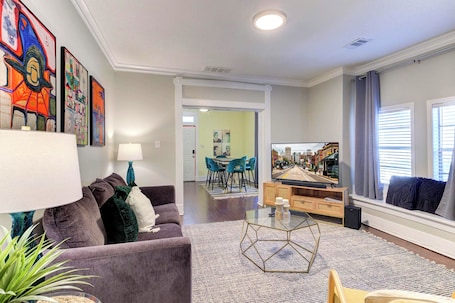 Smart TV, stereo. Updated Midtown Bungalow • Walk to Cooper-Young Dining • Sleeps 7 • Close to All