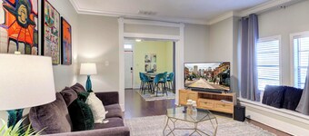 Updated Midtown Bungalow • Walk to Cooper-Young Dining • Sleeps 7 • Close to All