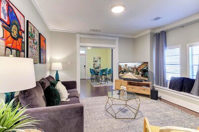 Updated Midtown Bungalow • Walk to Cooper-Young Dining • Sleeps 7 • Close to All