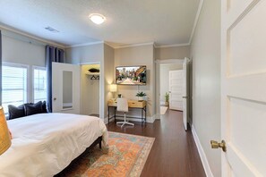 3 bedrooms, desk, iron/ironing board, travel cot