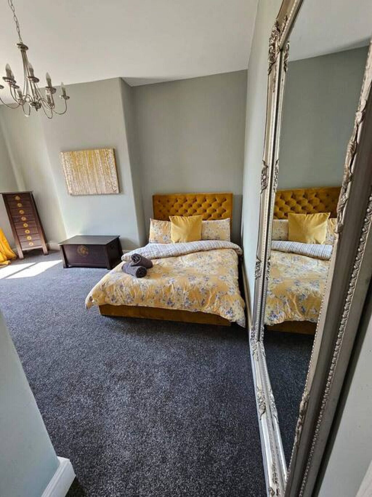 7 camere, una scrivania, ferro/asse da stiro, culla da viaggio