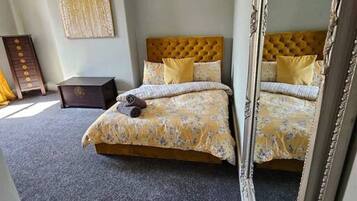 7 camere, una scrivania, ferro/asse da stiro, culla da viaggio