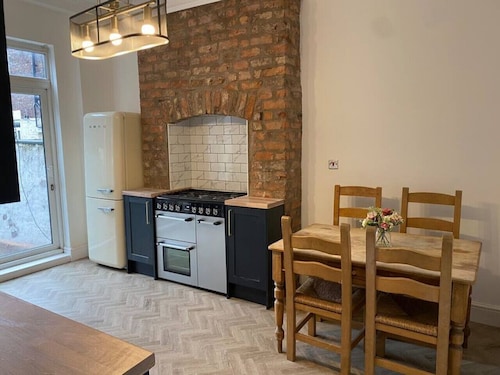 Beautiful Victorian Townhouse 