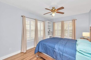 2 quartos, berço de viagem, Wi-Fi, roupa de cama
