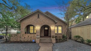 Exterior - Walk to Museums Apartment - Near Med Center, DT, Rice, & UH (Houston)
