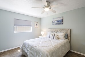 4 bedrooms, iron/ironing board, free WiFi, bed sheets - 4 Bedroom Pool House in Heart of Sarasota (Sarasota)