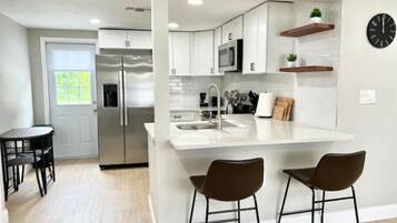 Produits de nettoyage écologiques fournis, serviettes en papier