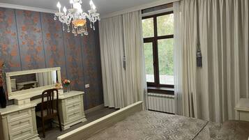 Economy Double Room | Laptop workspace, blackout drapes, WiFi (free)