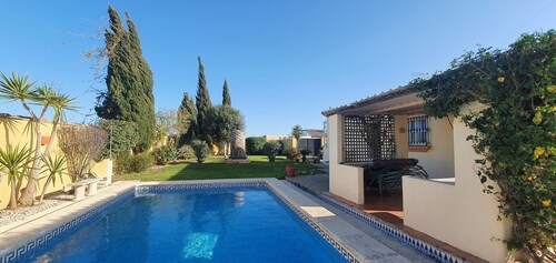 Wohlfühl- Ferienhaus mit großem Garten und Pool