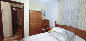3 bedrooms, free WiFi, bed sheets, wheelchair access - Wohlfühl- Ferienhaus mit Großem Garten und Pool (Chiclana de la Frontera)