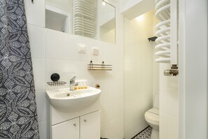 Ducha, toallas, jabón, shampoo