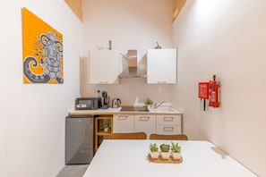 Exclusive-Apartment | Eigene Küche | Wasserkocher, Kaffeemühle, Reinigungsartikel, Gefrierschrank