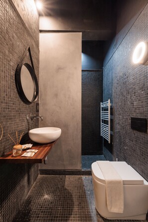 Apartamento exclusivo | Banheiro | Produtos de toalete grátis, secador de cabelo