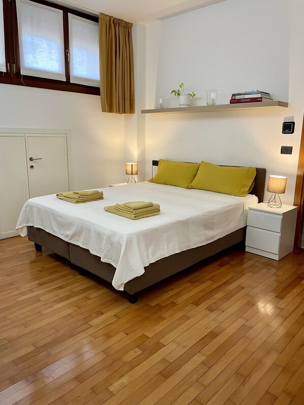 1 bedroom, iron/ironing board, travel cot, free WiFi