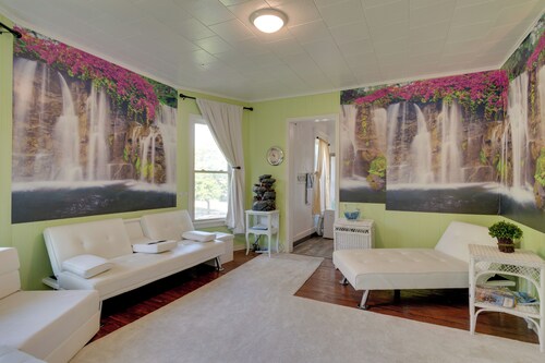 Idyllic Rochester Apt w/ Hot Tub: 2 Miles to Dtwn!